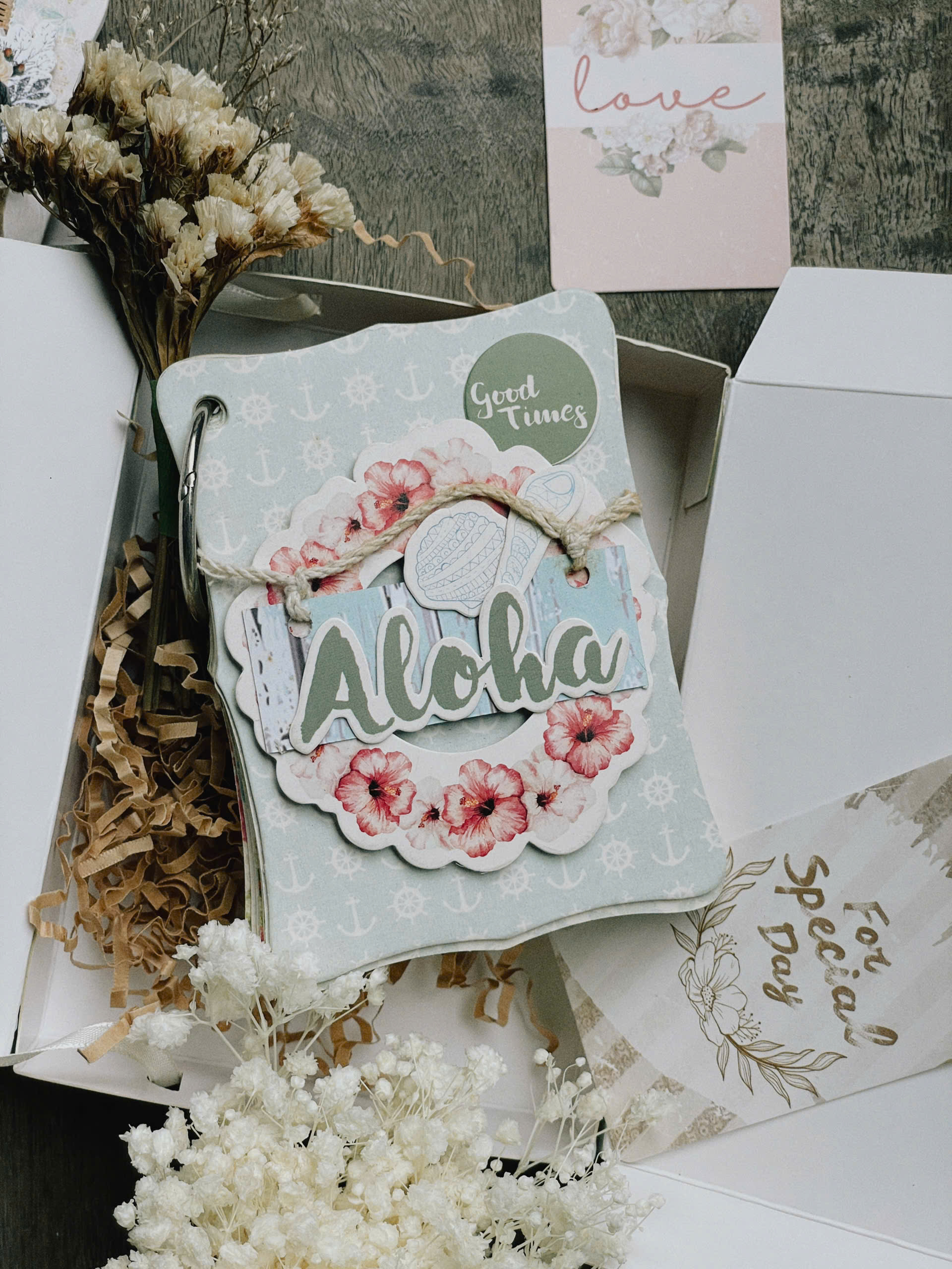 Mini album Pattern Wild & Free - Aloha (kèm hộp) - Cuốn